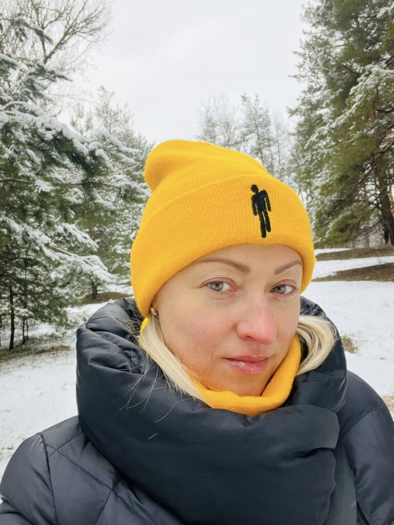 Просто я довіряю страховій компанії і рада, що ми своєчасно зробили ці поліси.